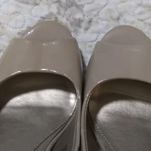 Women high heel shoe by Kenneth Cole 71/2 - Picture 7 of 9